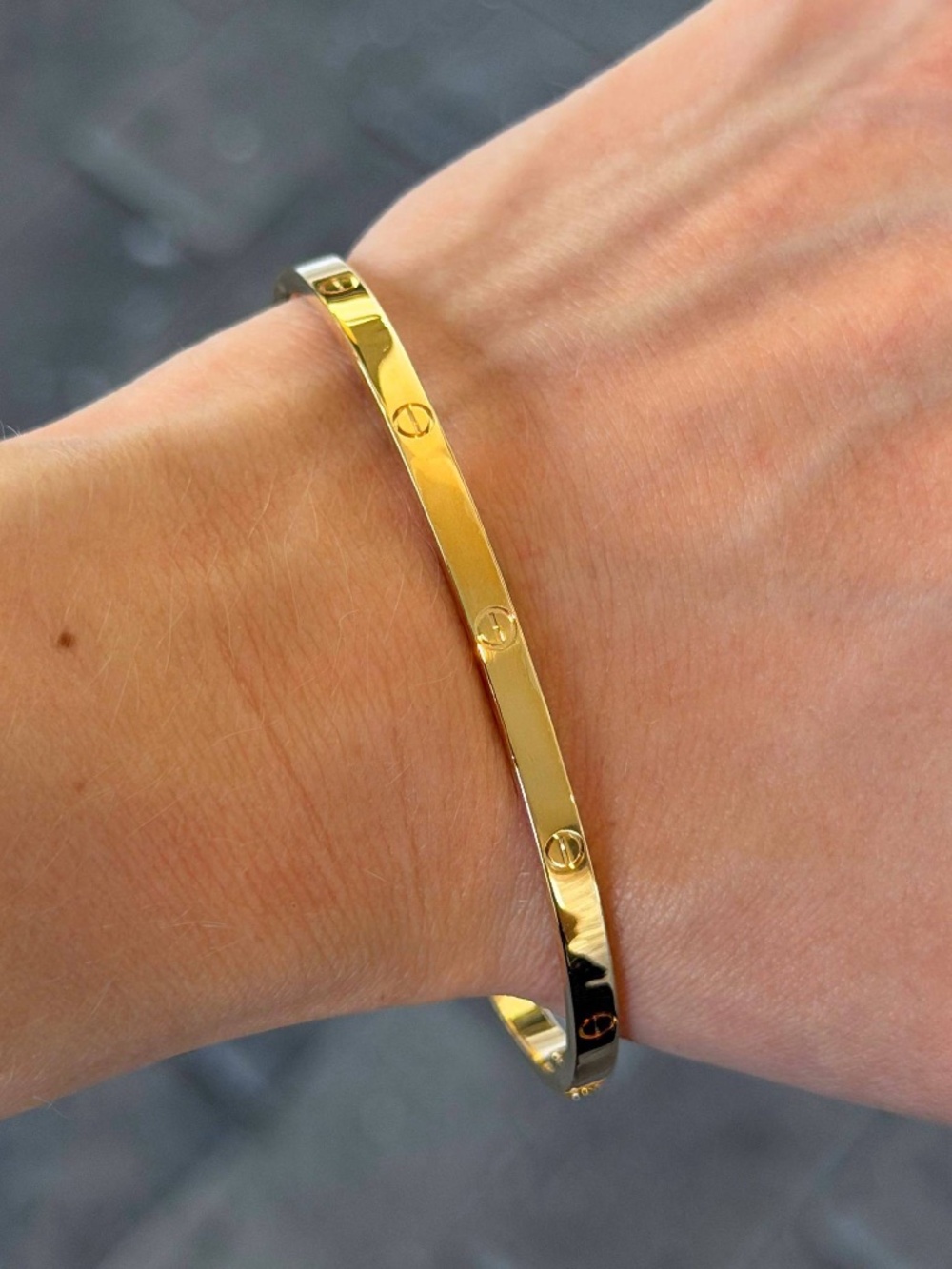 Cartier 18k yellow gold LOVE BRACELET, SMALL MODEL size 19 full set - Picture 5 of 11